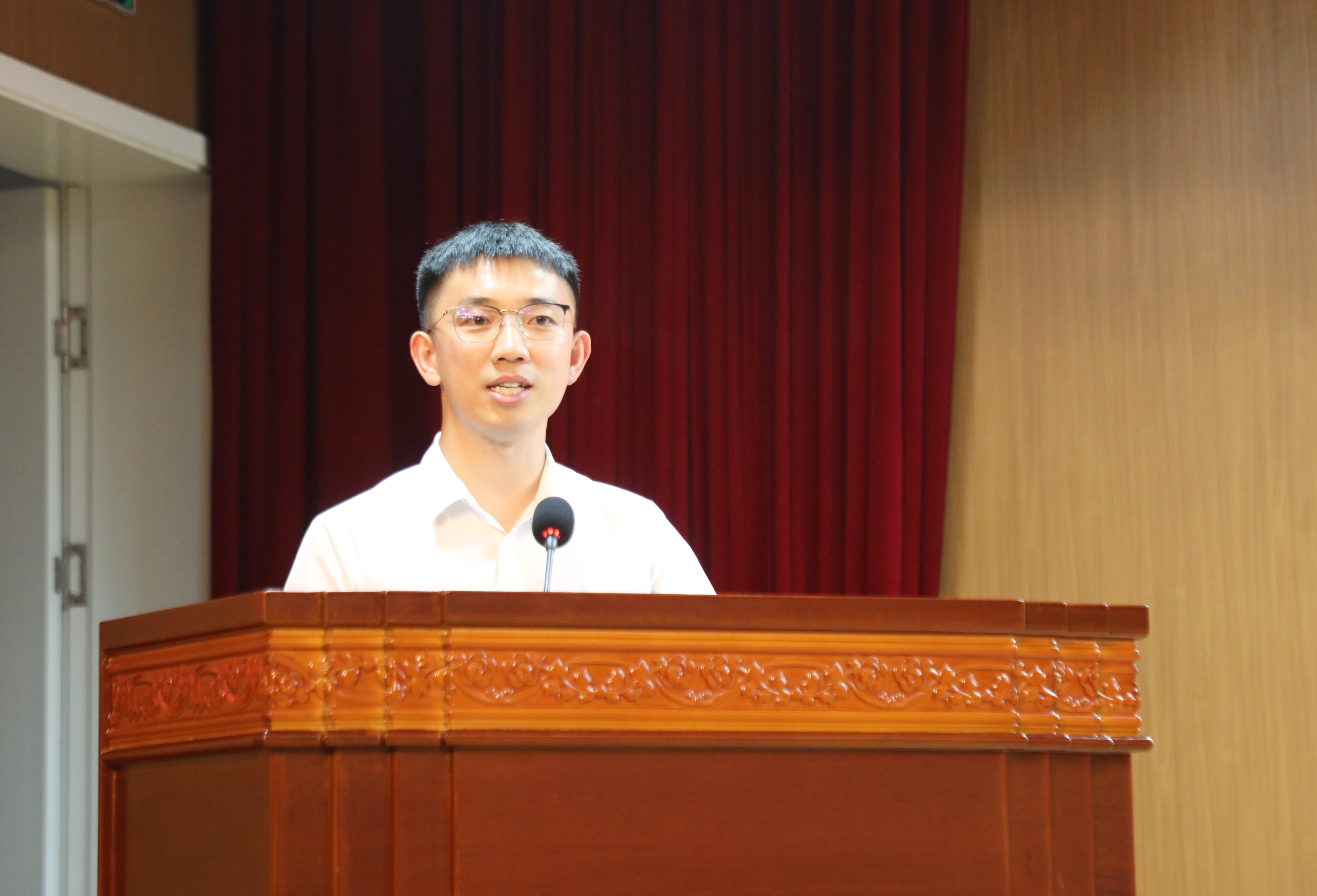 李伟强.jpg